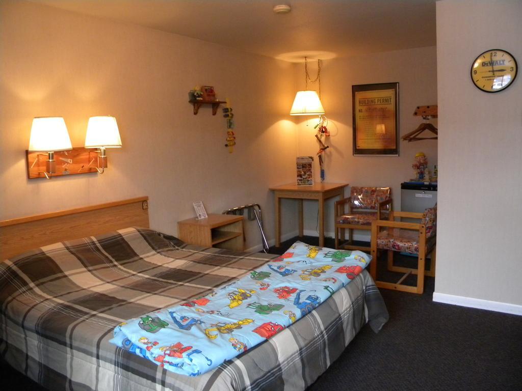 Blue And White Motel Kalispell Ruang foto