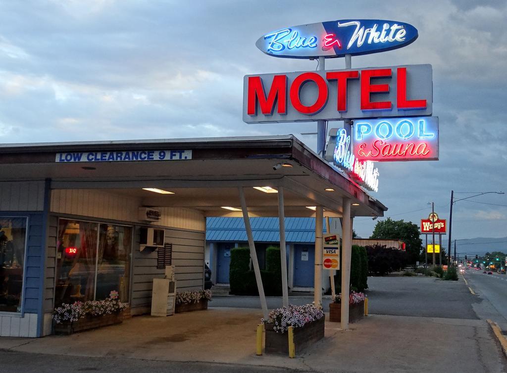 Blue And White Motel Kalispell Bagian luar foto