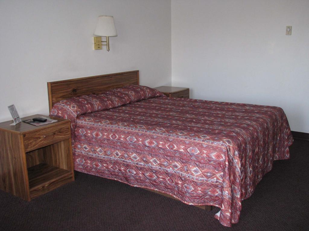 Blue And White Motel Kalispell Bagian luar foto