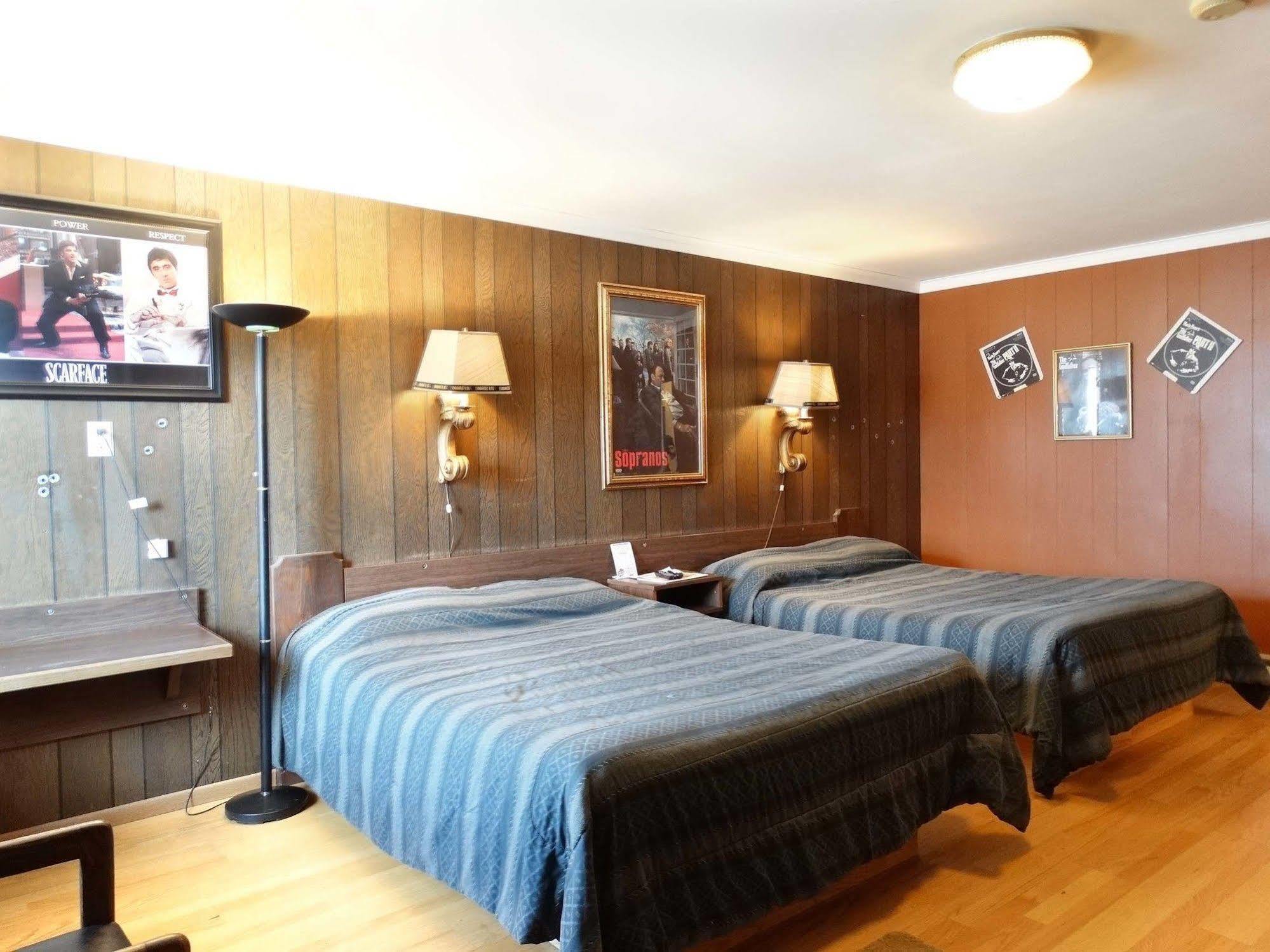 Blue And White Motel Kalispell Bagian luar foto