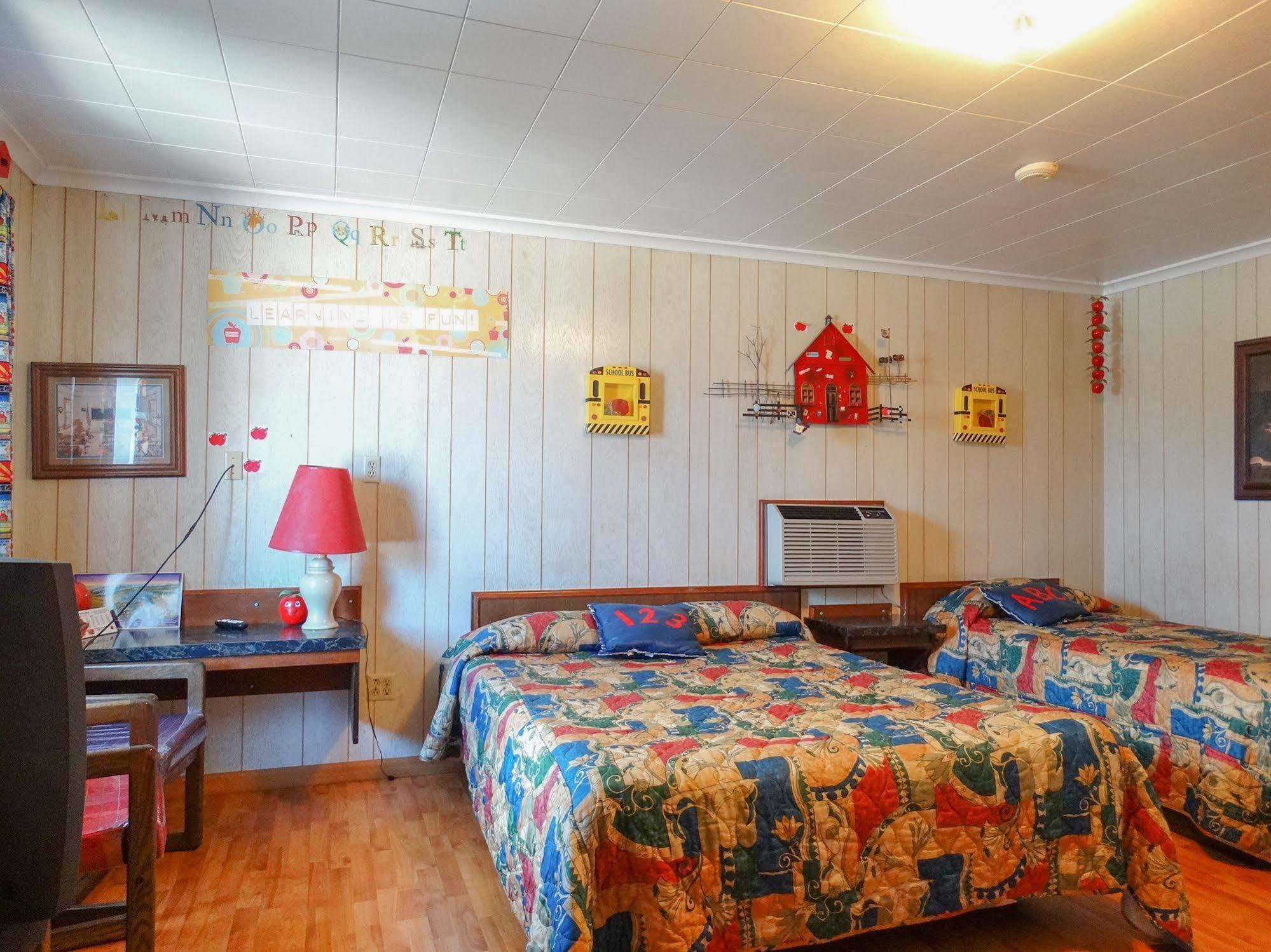 Blue And White Motel Kalispell Bagian luar foto