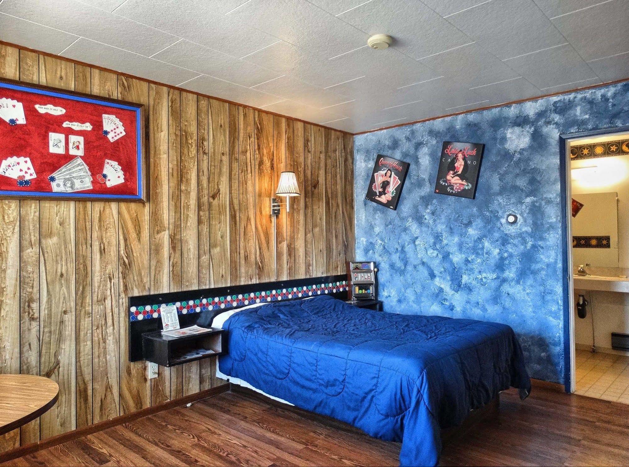 Blue And White Motel Kalispell Bagian luar foto