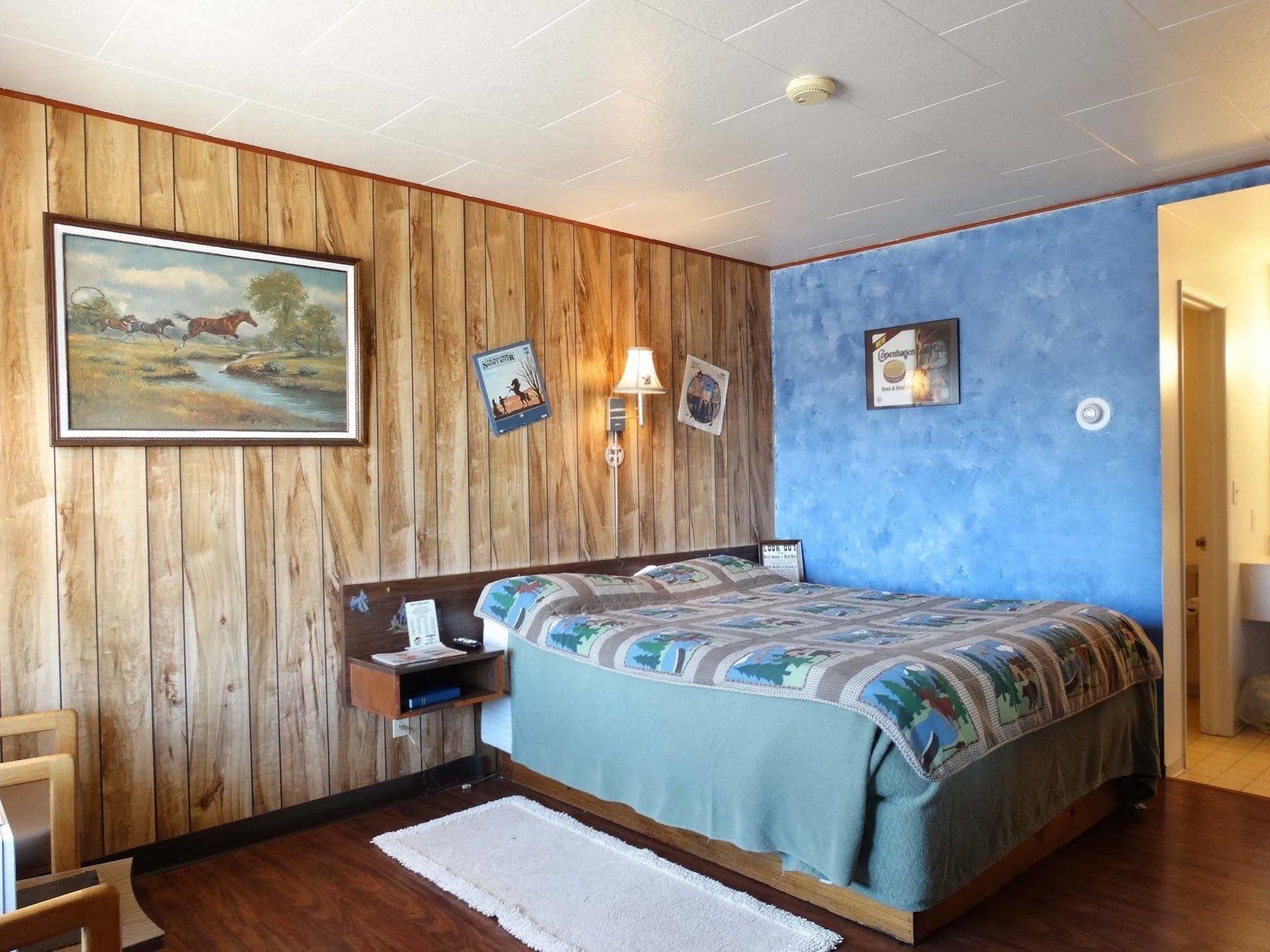 Blue And White Motel Kalispell Bagian luar foto