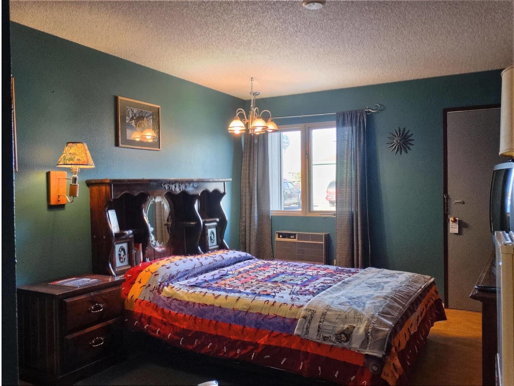 Blue And White Motel Kalispell Bagian luar foto