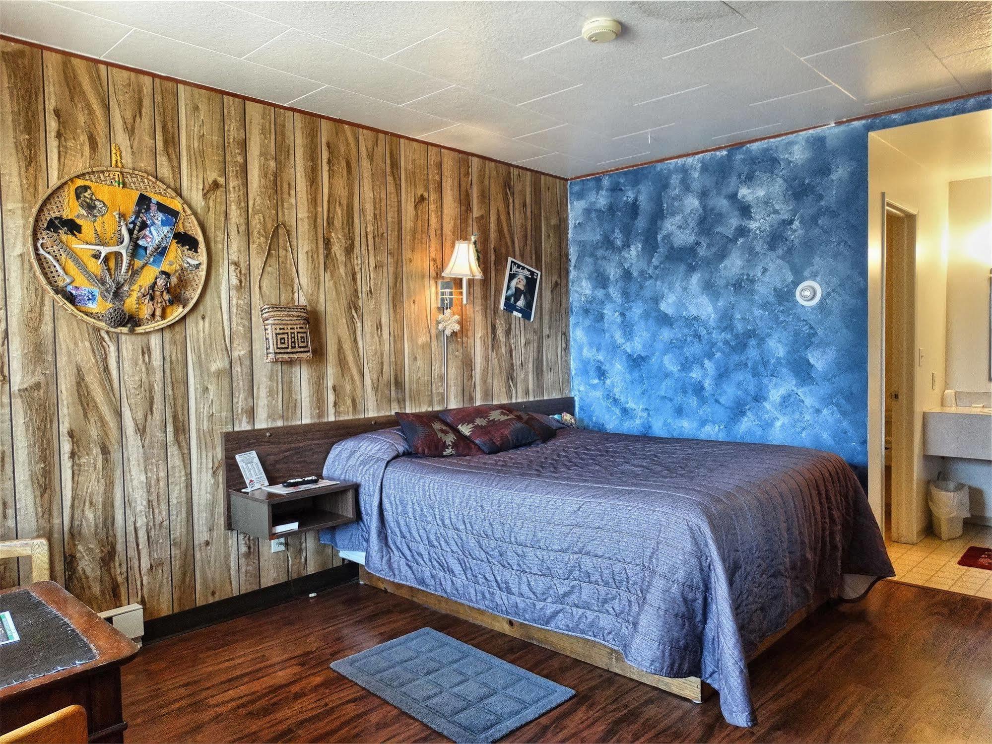Blue And White Motel Kalispell Bagian luar foto