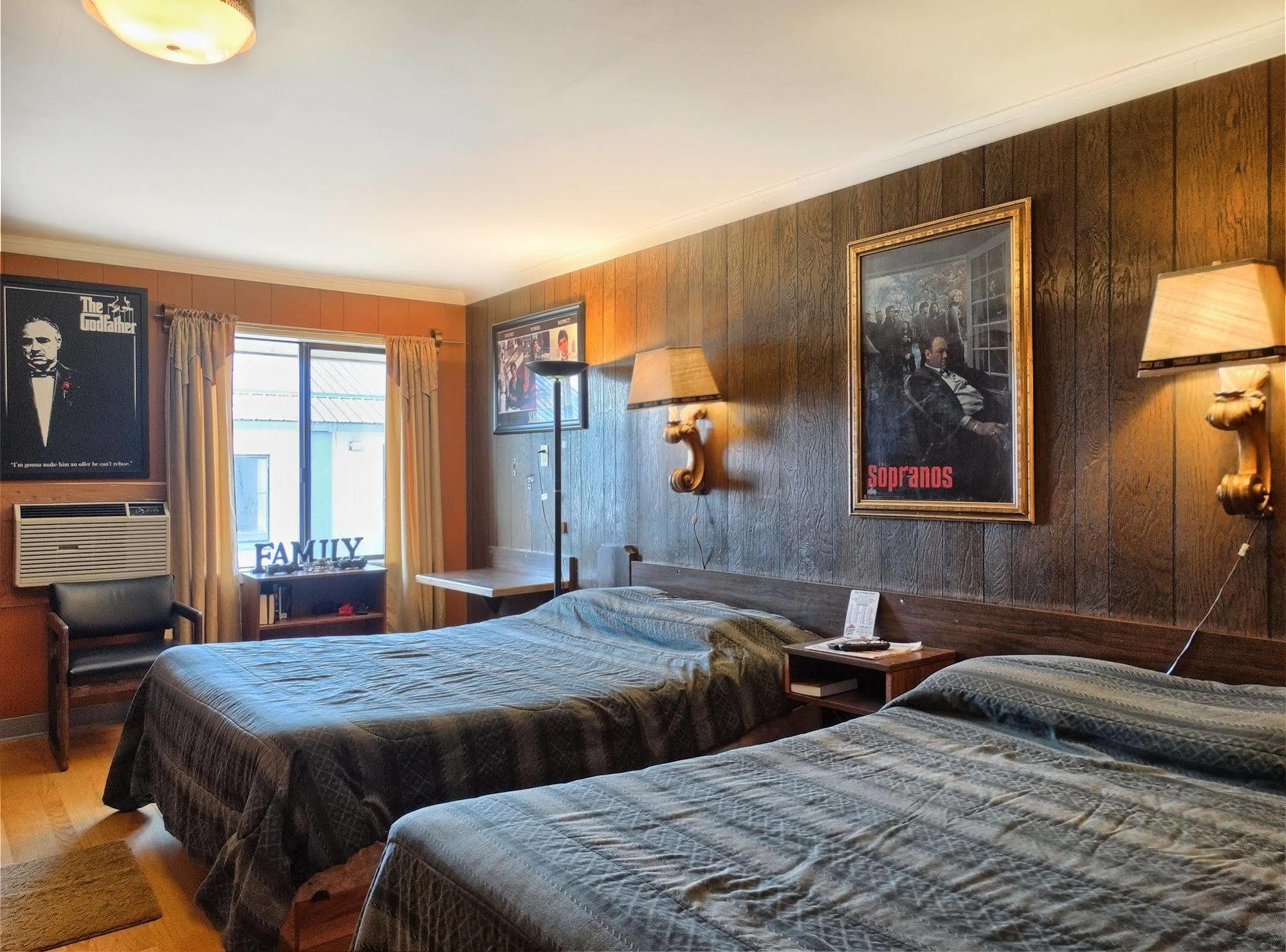 Blue And White Motel Kalispell Bagian luar foto