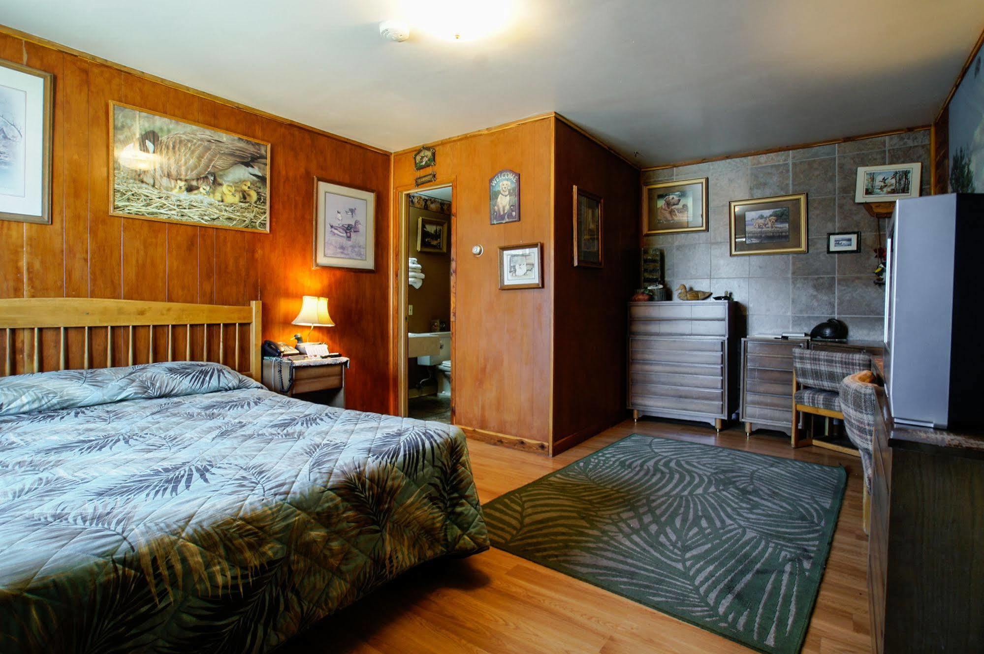 Blue And White Motel Kalispell Bagian luar foto