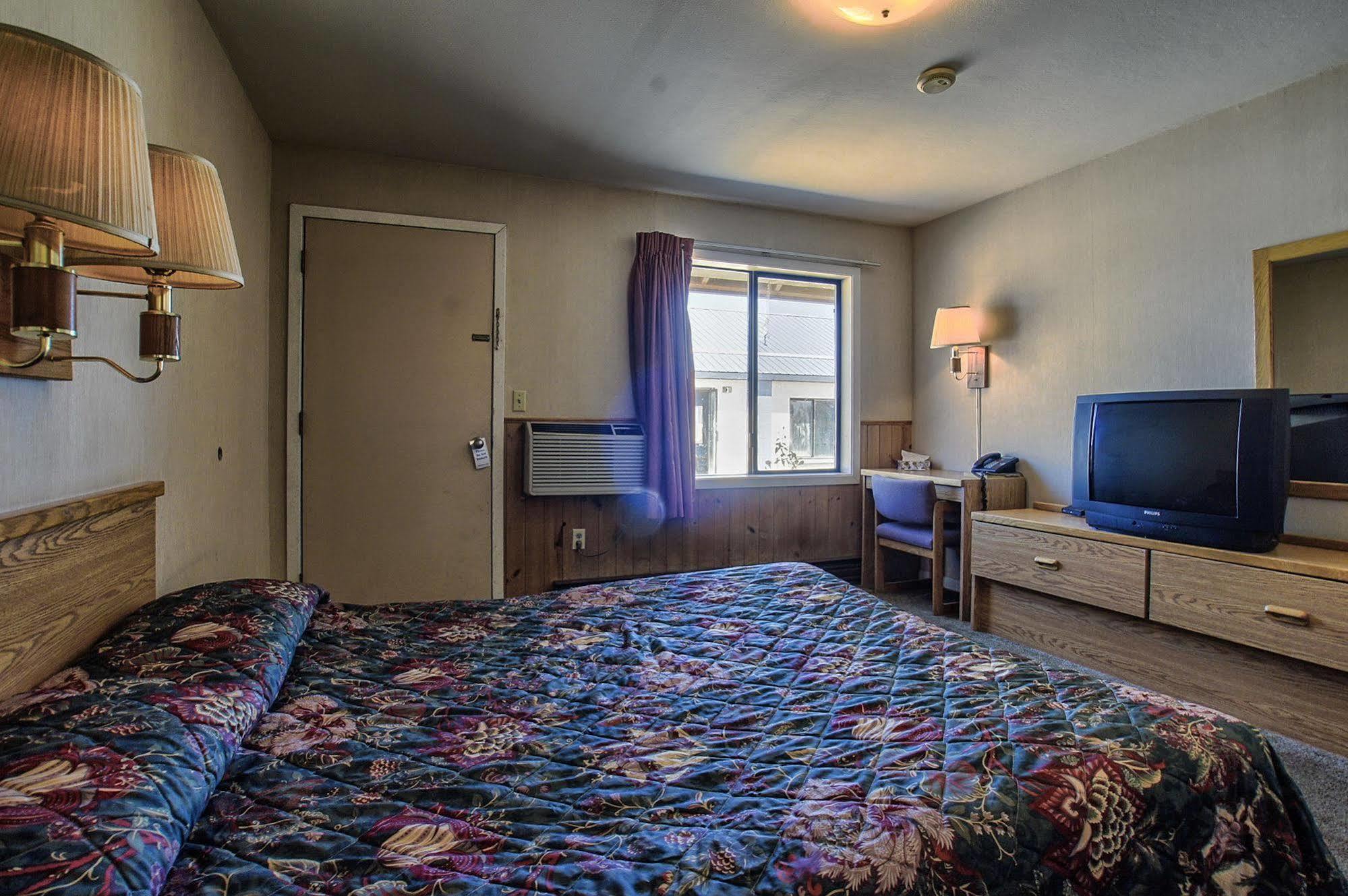 Blue And White Motel Kalispell Bagian luar foto